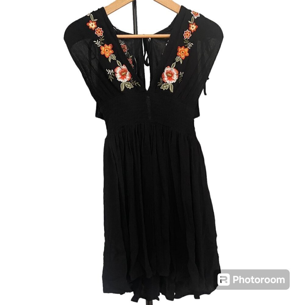 Forever 21 Womens Embroidered Dress Size M Beachy Boho Floral Festival Western